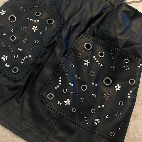 NWT | Guess Rona Faux-Leather Suspender Skirt | Size: 4 - Picture 5 of 7